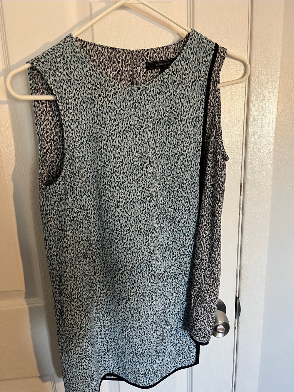BCBGMaxAzria Black and Light Blue animal print sleeveless blouse size Xxs